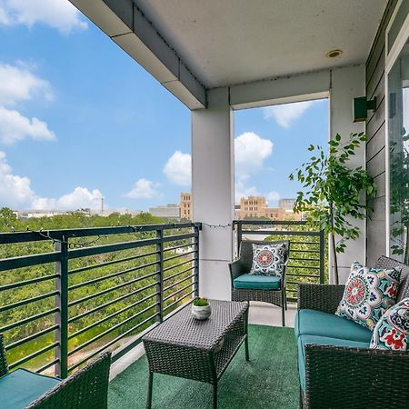 Beautiful Condo On Riverwalk W King Ste Free Parking Pet Friendly Centrally Located On The Riverwalk San Antonio Eksteriør bilde