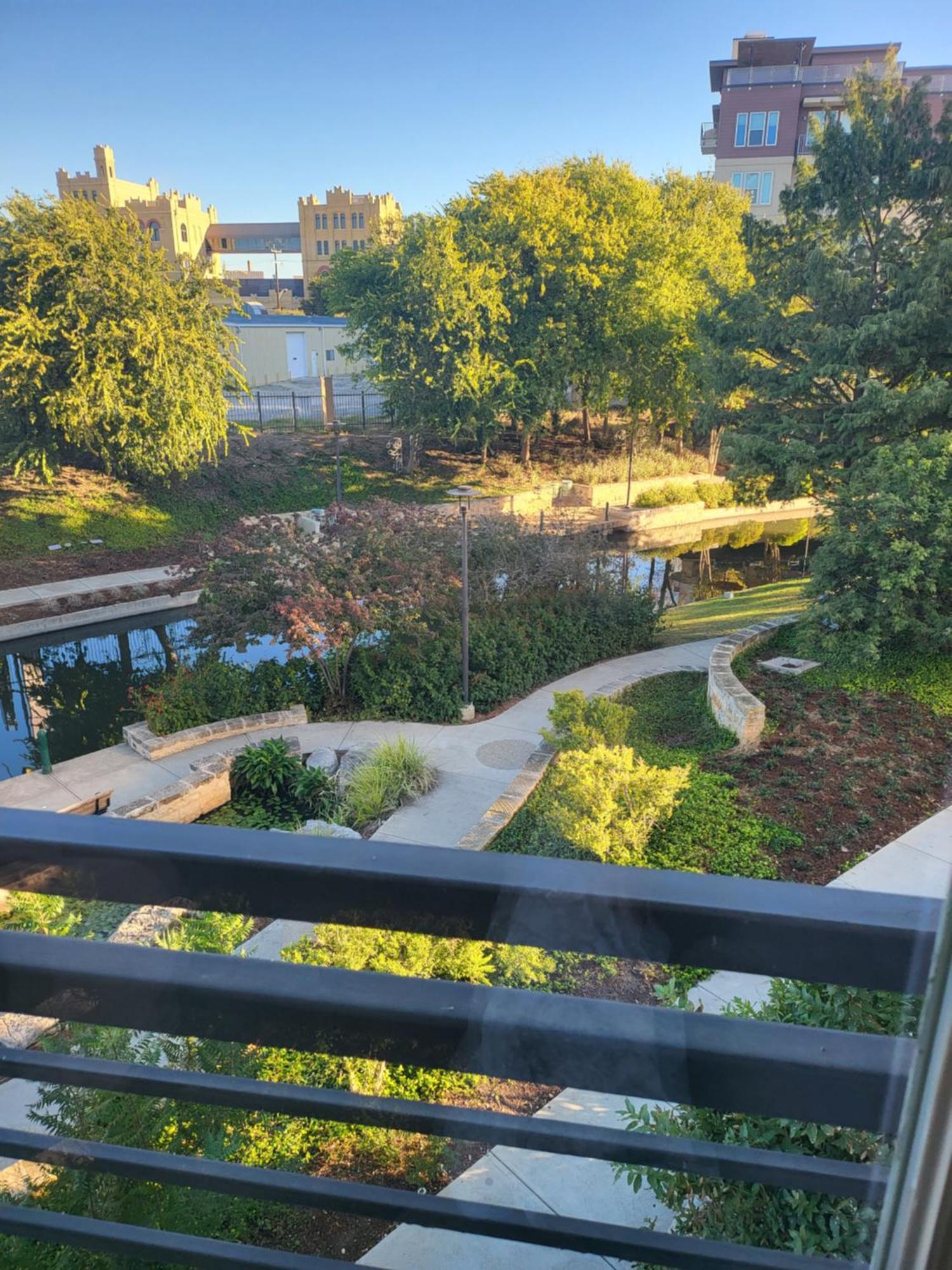 Beautiful Condo On Riverwalk W King Ste Free Parking Pet Friendly Centrally Located On The Riverwalk San Antonio Eksteriør bilde