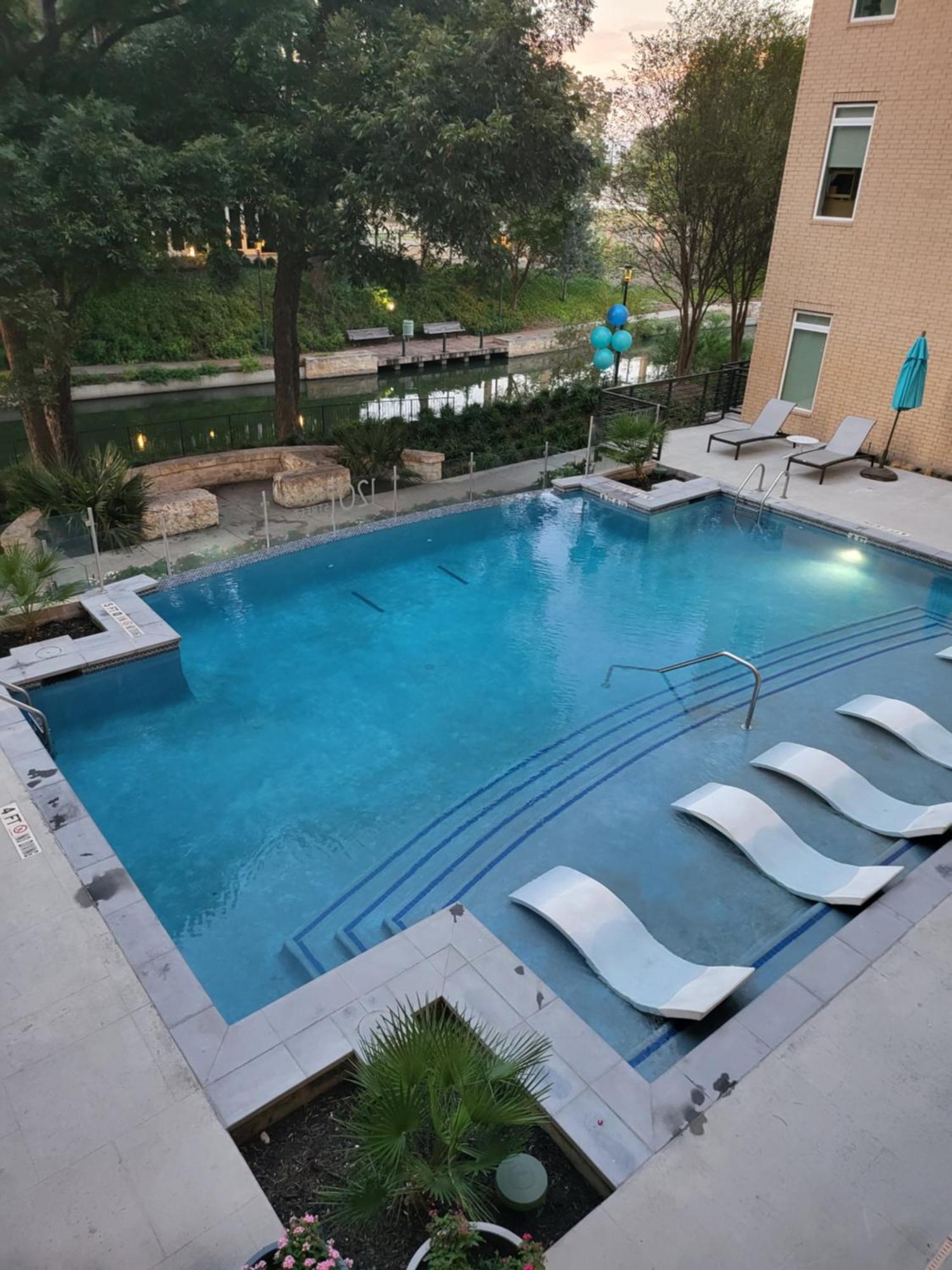 Beautiful Condo On Riverwalk W King Ste Free Parking Pet Friendly Centrally Located On The Riverwalk San Antonio Eksteriør bilde