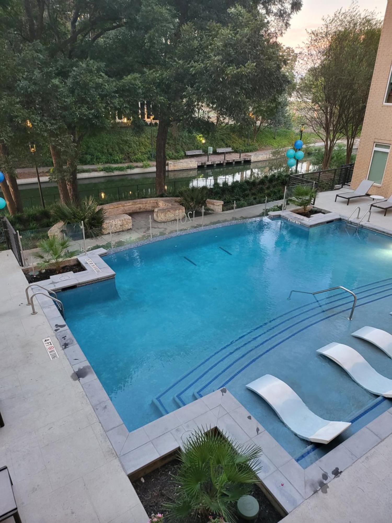 Beautiful Condo On Riverwalk W King Ste Free Parking Pet Friendly Centrally Located On The Riverwalk San Antonio Eksteriør bilde
